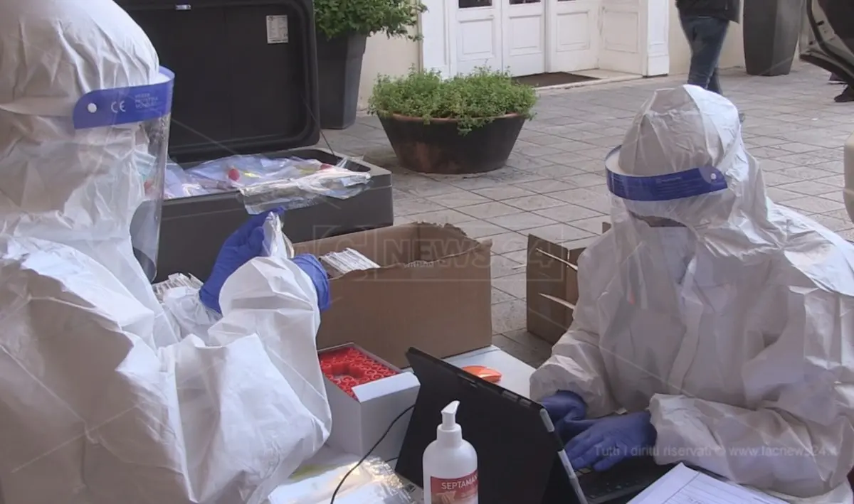 Coronavirus Calabria, nuova impennata di contagi: 449 casi e 4 morti nel bollettino