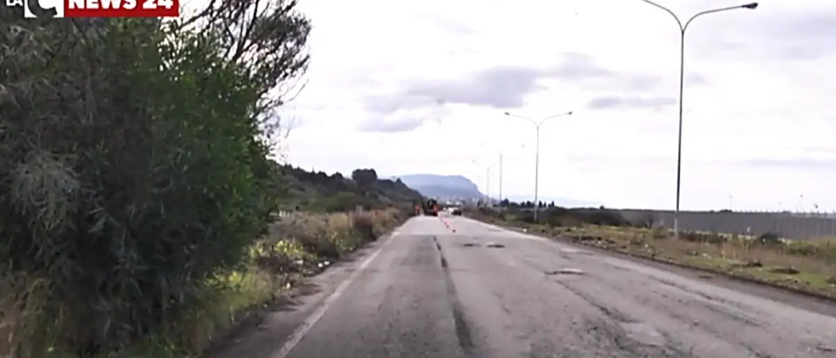 Migrante ucciso da un'auto, le associazioni a Mattarella: «Corap intervenga sulla strada»