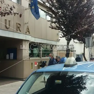 Cosenza, arrestato rapinatore: la polizia adesso cerca un complice