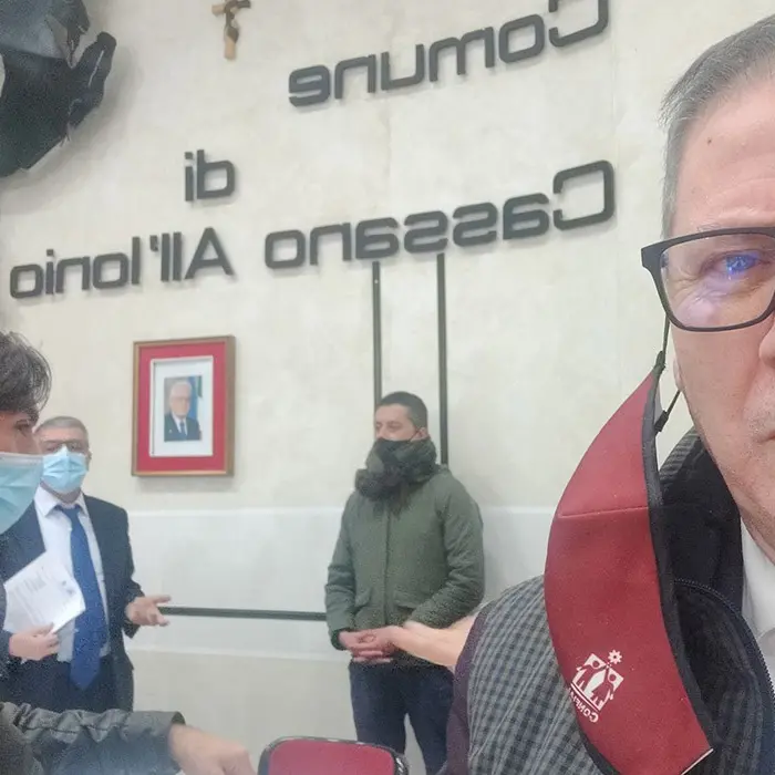 Cassano Jonio, a notte fonda accordo per stabilizzare i 79 precari del Comune