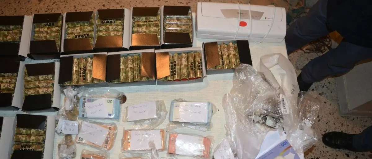 Sequestrati 220 petardi e 14mila euro in contanti a Reggio Calabria