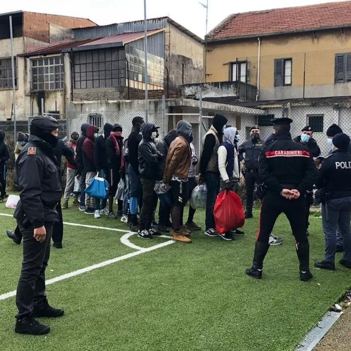 Gioia Tauro, giocano a calcio durante lockdown: sanzionati in 50