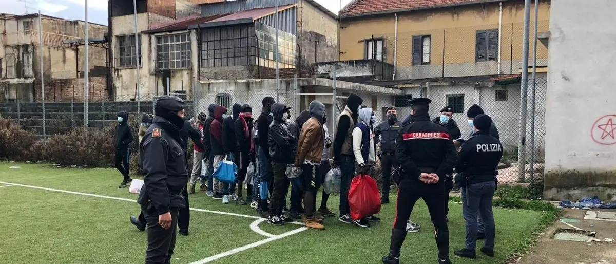 Gioia Tauro, giocano a calcio durante lockdown: sanzionati in 50