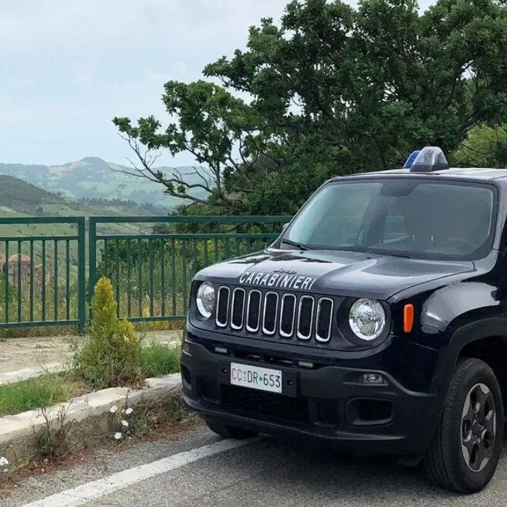 Oriolo, tenta di colpire i carabinieri con un petardo: denunciato 41enne