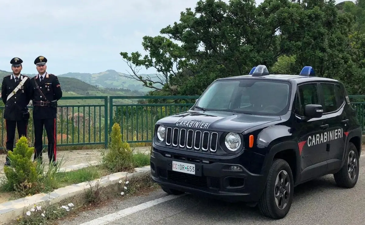 Oriolo, tenta di colpire i carabinieri con un petardo: denunciato 41enne