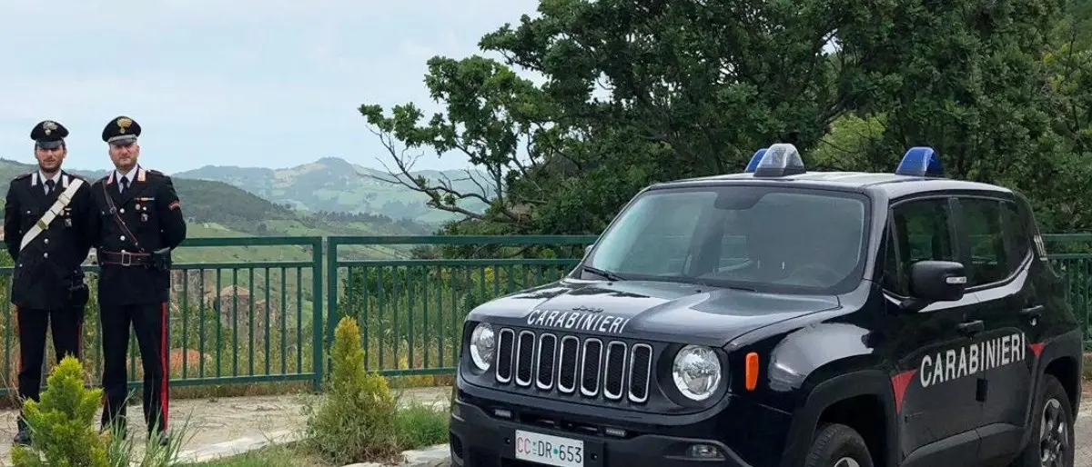 Oriolo, tenta di colpire i carabinieri con un petardo: denunciato 41enne