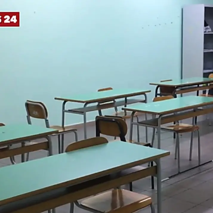Rientro a scuola su turni, i sindacati scettici: «Soluzione non praticabile»