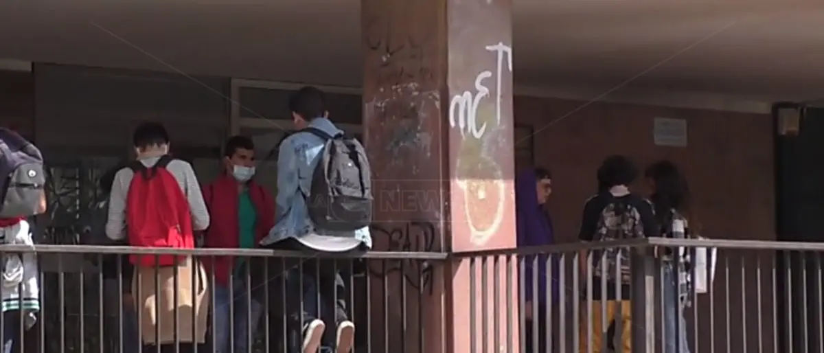 Vaccini anti-Covid, Partigiani della scuola pubblica: «Prima studenti e insegnanti»