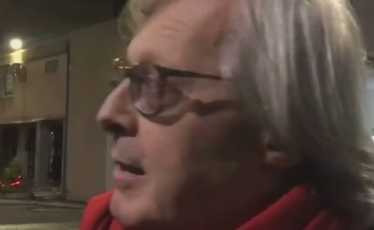Corigliano-Rossano, visita in carcere di Vittorio Sgarbi a Cesare Battisti