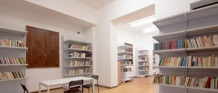 Scilla, l’associazione De Caesaris incalza il Comune: «Riaprire la biblioteca Paladino»