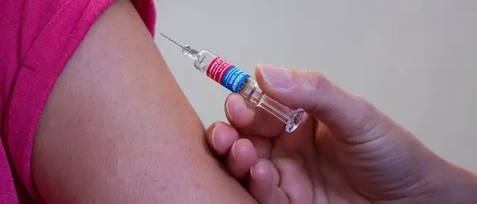 Covid, positivo medico vaccinato 6 giorni fa. L'esperto: «Protetti dopo seconda dose»