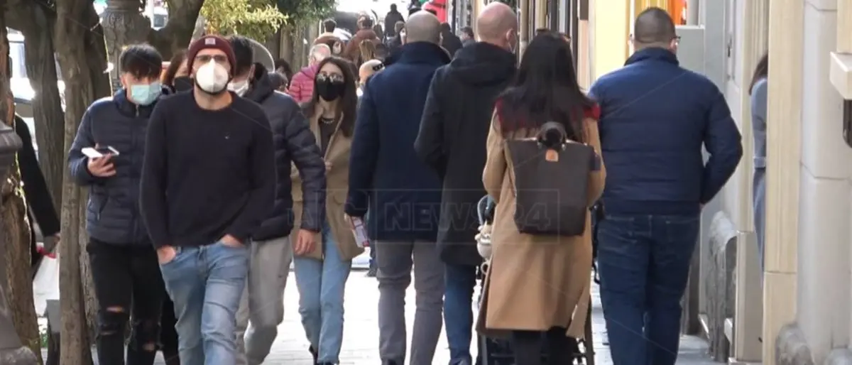 Covid, Governo studia provvedimento ponte tra il 7 e 15 gennaio: tutte le ipotesi in campo