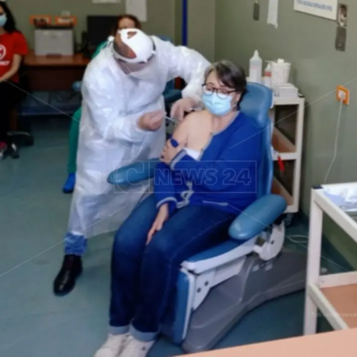 Vaccino anti-Covid, si parte anche a Crotone: prima dose per la responsabile Usca