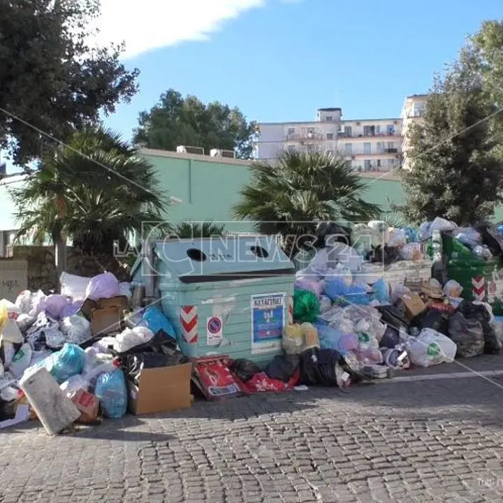 Caos rifiuti a Crotone, Legambiente Calabria dice no all'inceneritore