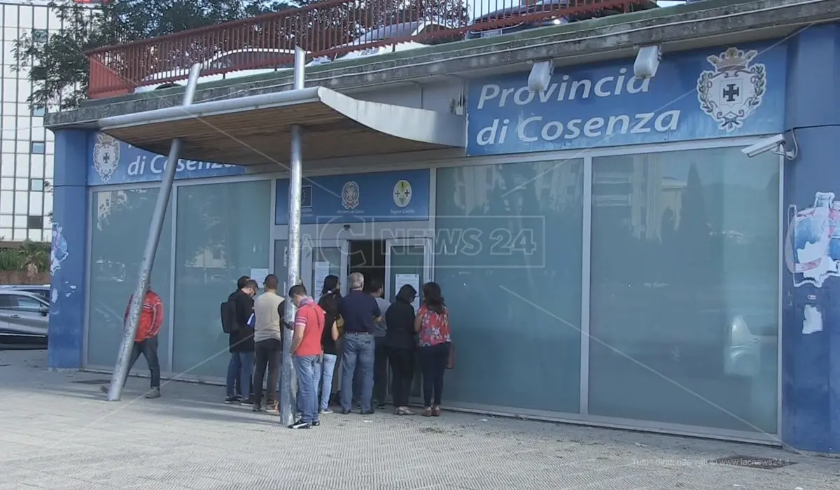 Cosenza, locali inadeguati: si cerca nuova sede per il Centro per l’impiego