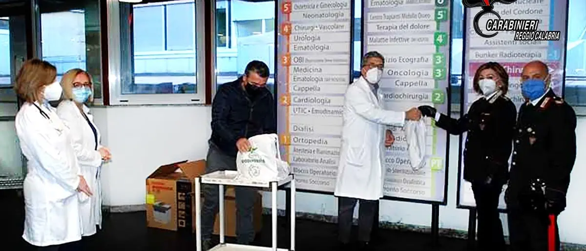 Reggio Calabria, carabinieri in pediatria per portare doni ai bambini