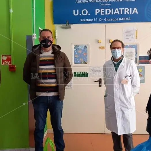 All'ospedale Pugliese di Catanzaro è arrivata la Befana del poliziotto