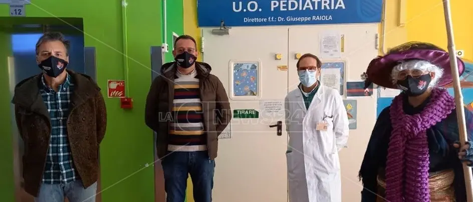 All'ospedale Pugliese di Catanzaro è arrivata la Befana del poliziotto