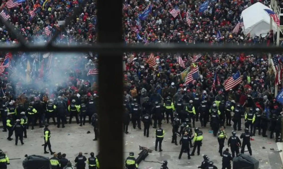 Usa, i sostenitori di Trump assaltano il Congresso. Scontri con la polizia: ferita una donna