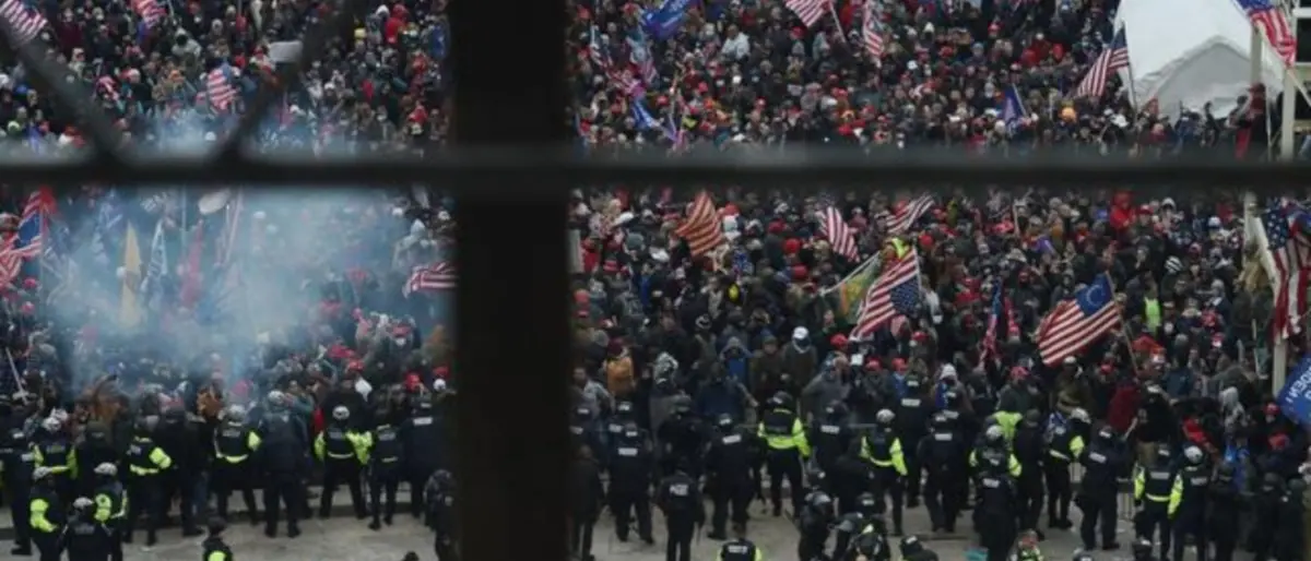 Usa, i sostenitori di Trump assaltano il Congresso. Scontri con la polizia: ferita una donna