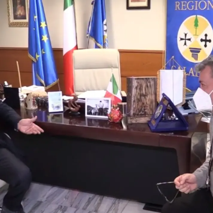 Vaccino Covid, Spirlì al fianco di Longo: «Ha sempre difeso i medici»