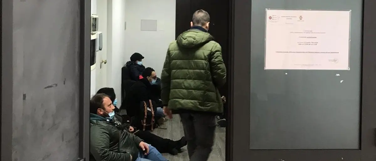 Catanzaro, dipendenti del Sant’Anna occupano sede Asp: «Qui per rivendicare diritti»