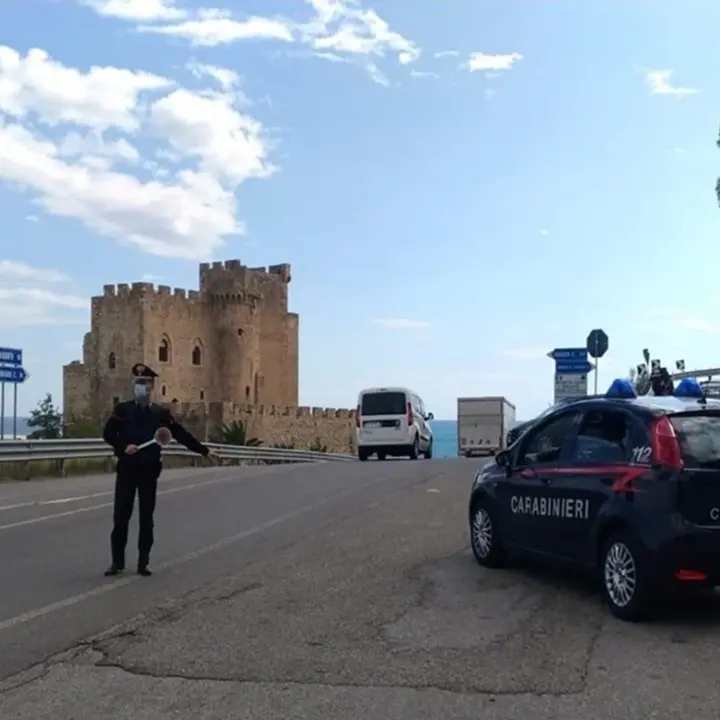 Sulla 106 col camion pieno di rame e limoni rubati: arrestati due pugliesi