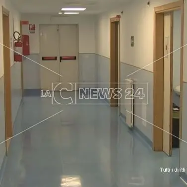 Covid, morta a Catanzaro un’oss dell’Annunziata di Cosenza: aveva contratto il virus in corsia