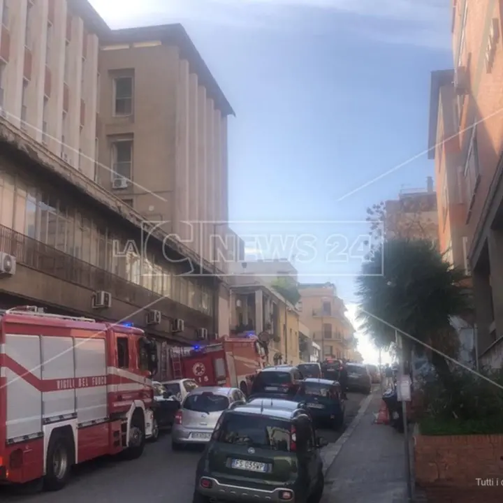 Reggio Calabria, perdita da una bombola di azoto: paura all'Asp