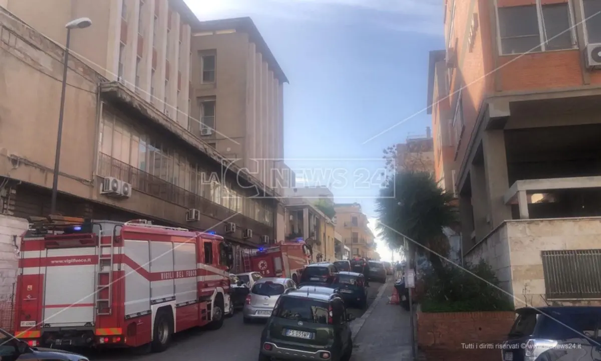 Reggio Calabria, perdita da una bombola di azoto: paura all'Asp