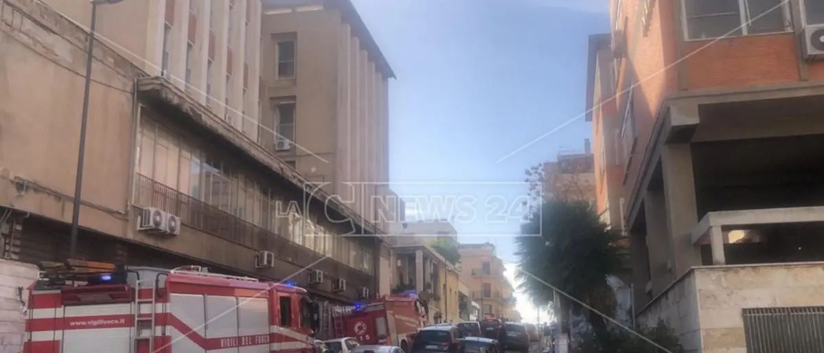 Reggio Calabria, perdita da una bombola di azoto: paura all'Asp