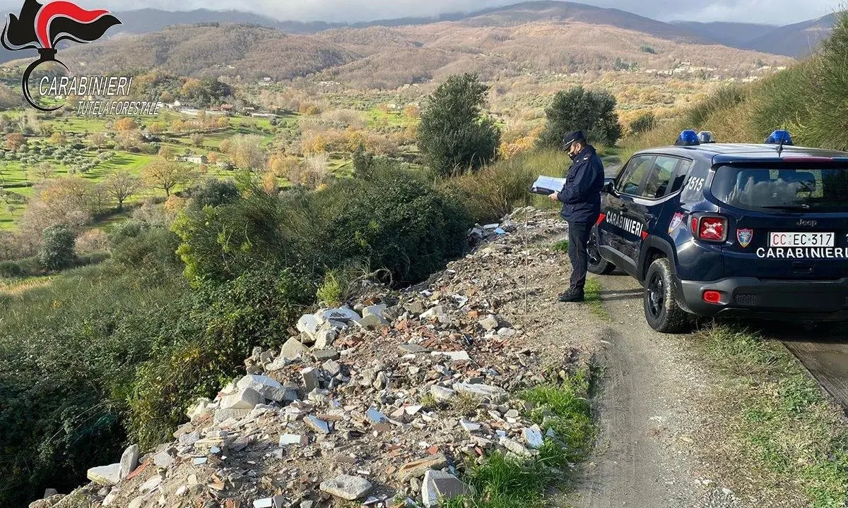 Smaltimento illecito di rifiuti, denunciato un imprenditore nel Cosentino