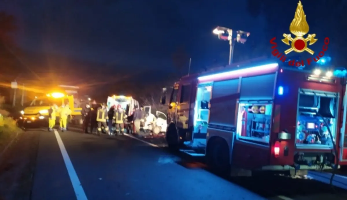 Incidente a San Nicola Arcella lungo la ss 18, muore una ragazza di 19 anni