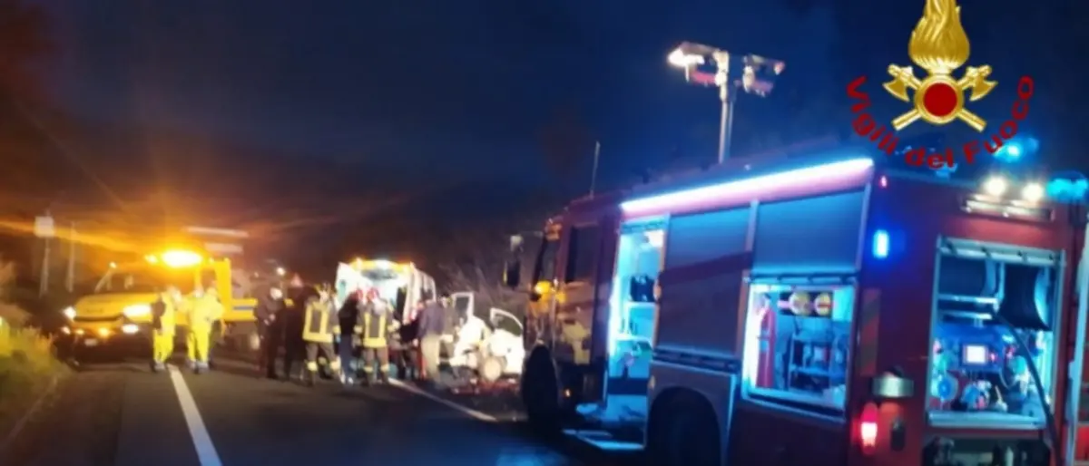 Incidente a San Nicola Arcella lungo la ss 18, muore una ragazza di 19 anni