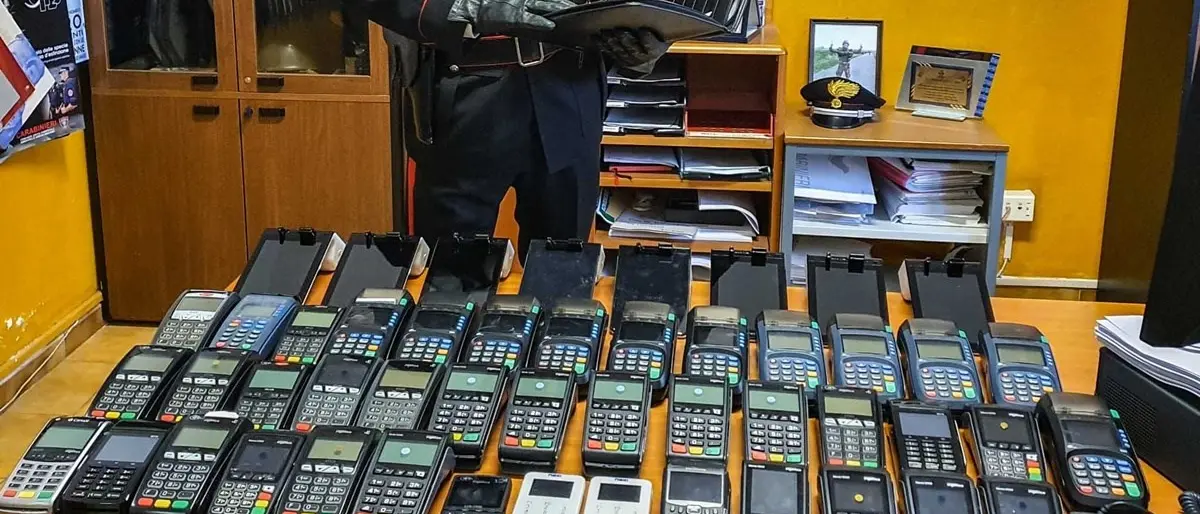 Catanzaro, ritrovati 51 apparecchi Pos: erano in una casa abbandonata di via Isonzo