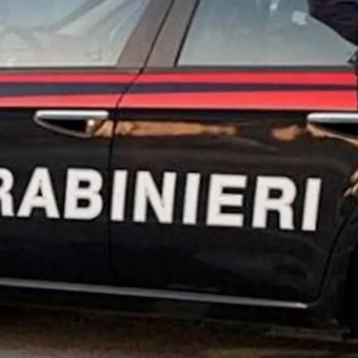 Corigliano Rossano, in due distruggono un distributore e tentano di aggredire i carabinieri