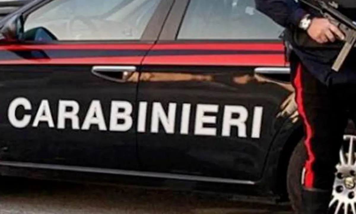 Corigliano Rossano, in due distruggono un distributore e tentano di aggredire i carabinieri