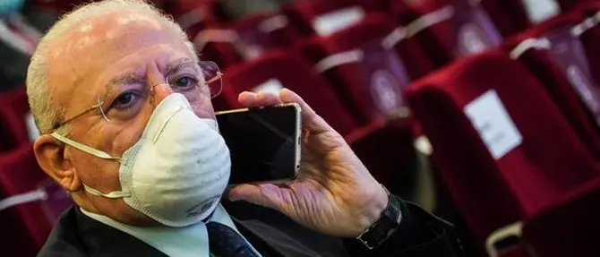 Vaccino Covid, De Luca: «La Campania staserà finirà le dosi, Arcuri ne mandi altre»