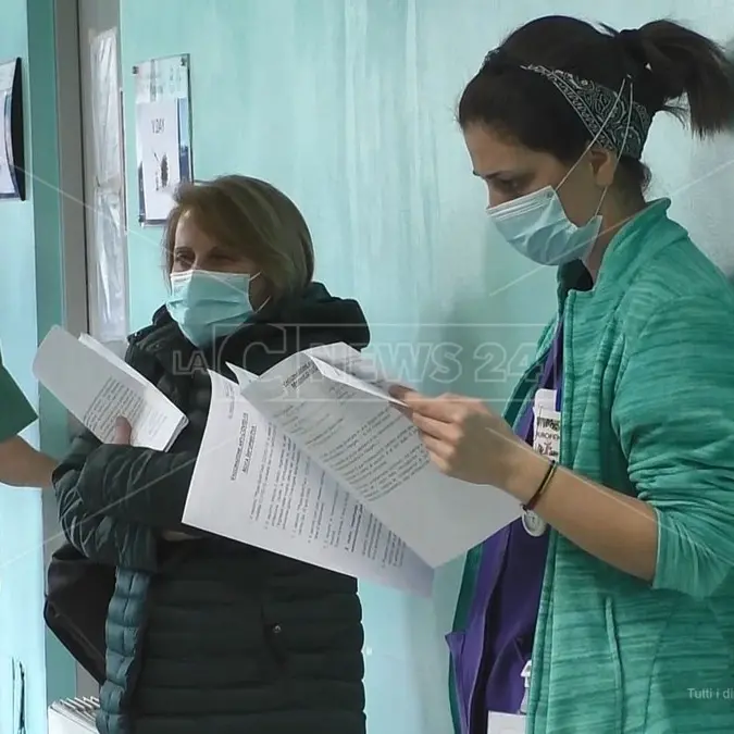 Covid a Catanzaro, vaccinato tutto il personale dell'ospedale Pugliese