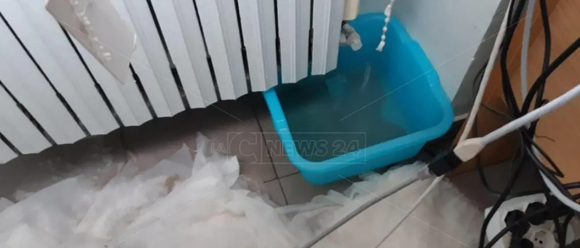 Catanzaro, centro Covid a Villa Bianca: durante le prove tecniche le stanze si allagano