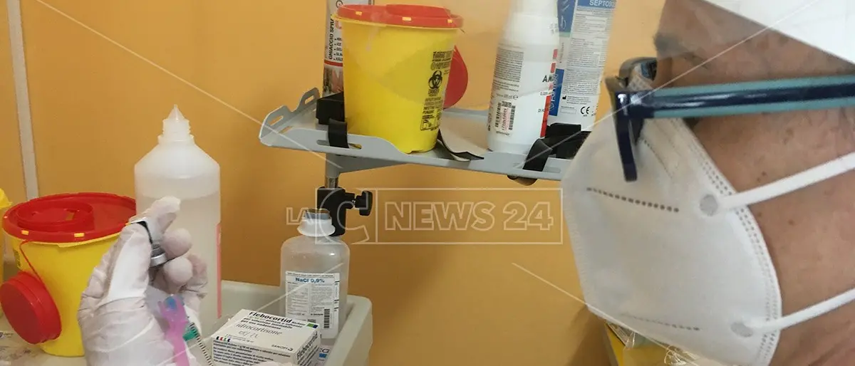 Covid, nel Cosentino vaccinato il 95% dei sanitari: il distretto Esaro Pollino chiude la prima fase