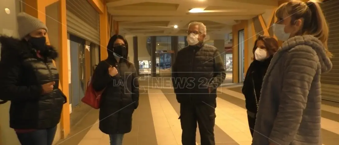 Catanzaro, mamme contro didattica in presenza: «Il sindaco faccia qualcosa»