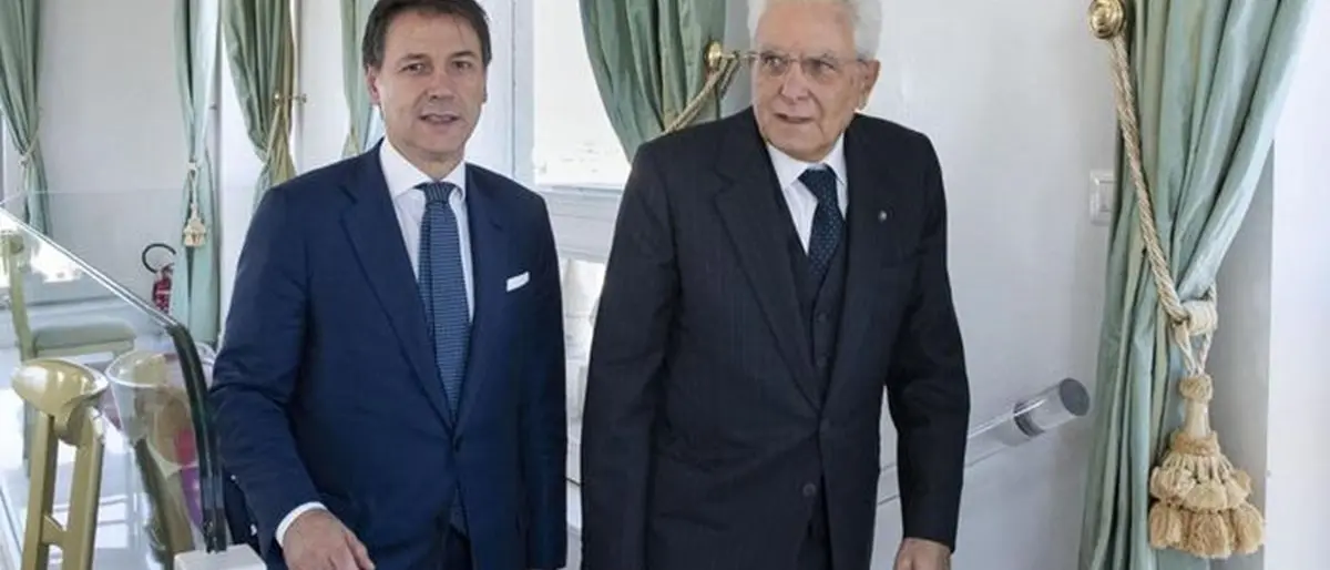 Governo verso la crisi, Conte va al Quirinale. Mattarella: «Uscire dall'incertezza»