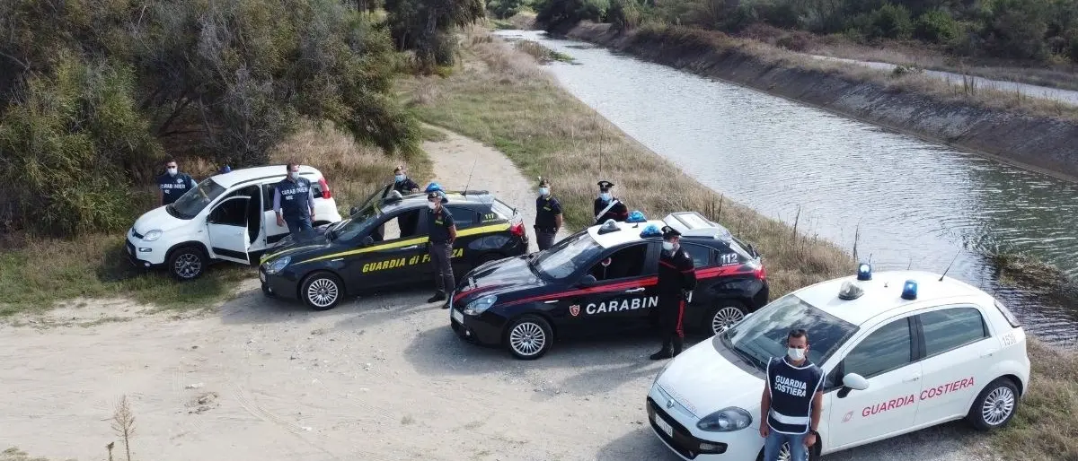 Lamezia, scaricavano rifiuti industriali a mare: 4 misure cautelari e sequestri