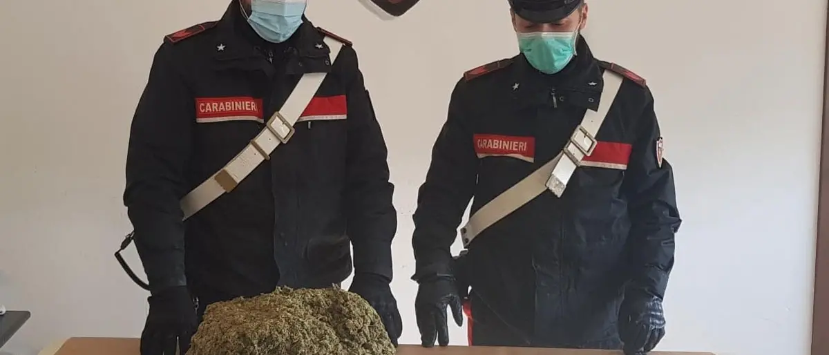 Cirò Marina, in auto con 5 kg di marijuana: arrestato 37enne