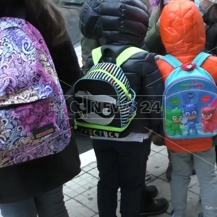 Coronavirus Crotone, 10 gli studenti positivi: comunicazione del sindaco