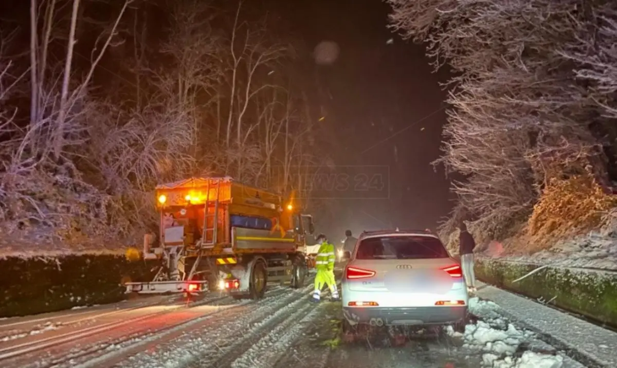 Neve in Calabria, disagi lungo le strade e case senza elettricità nel Cosentino