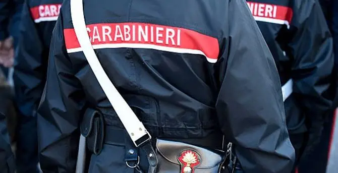 Corigliano-Rossano, 30enne pronto a dar fuoco a un'auto bloccato dai carabinieri