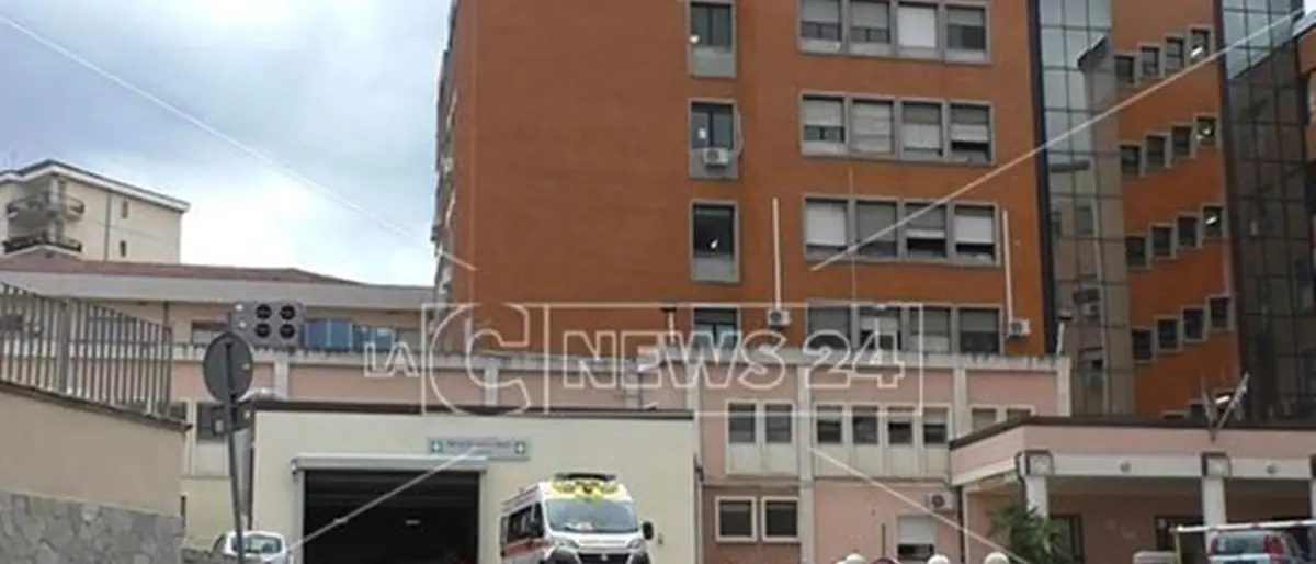 Topo nell’ospedale di Corigliano, il direttore sanitario informa i Nas