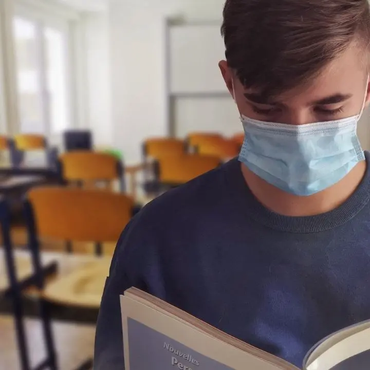 Scuole superiori, il Cts dà l'ok: «Vanno aperte». Azzolina: «Bene, troppa Dad fa male»